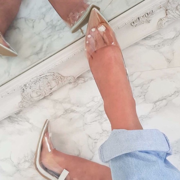 ⚠️ SOLD Fashion nova clear pointed heels - Picture 1 of 4